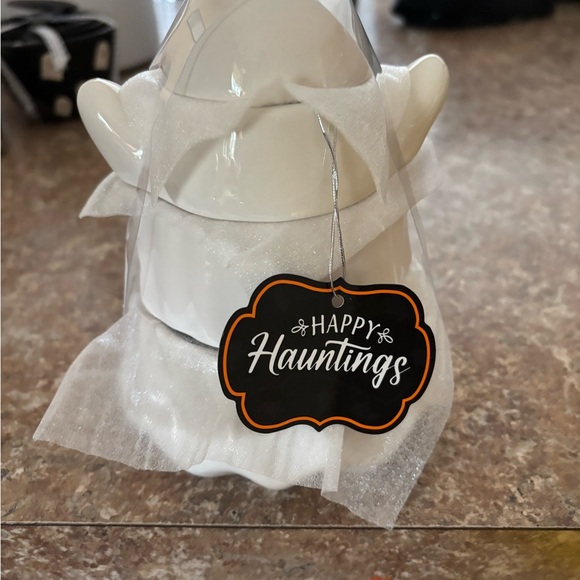 Cute Ghost stackable set of measuring cups by 10 Strawberry St - Picture 3 of 6